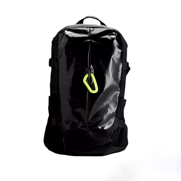 hilo weekend bag rains Rains® in Black for $125 Color:Blood Orange Hilo weekend bag is taupe-recycled City adventurer 17L? I